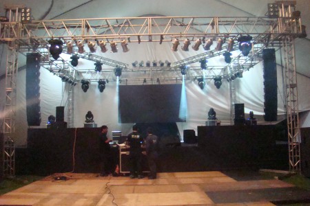 ALQUILER DE TARIMAS ESPECIALES